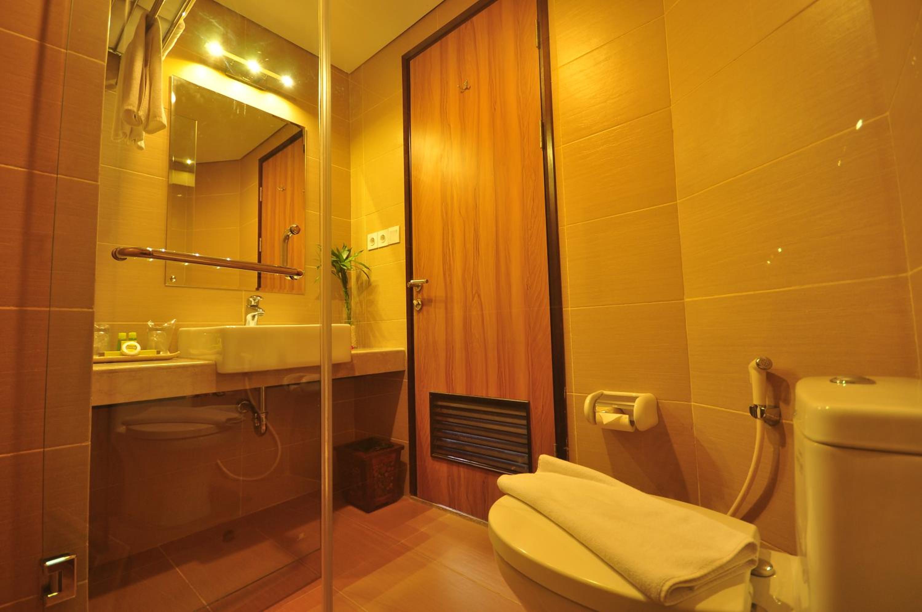 Standard, Double Bed, De Batara Hotel 8/9