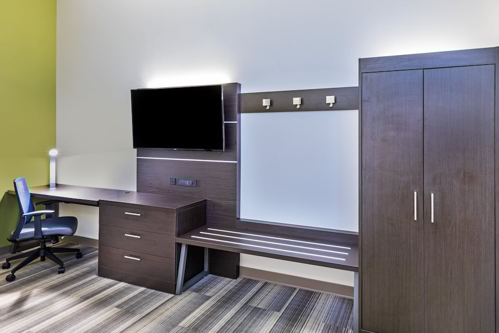 Holiday Inn Express & Suites Purcell 45/48
