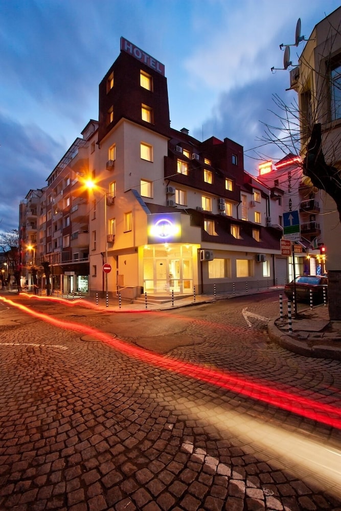 Hotel Cheap 1/34