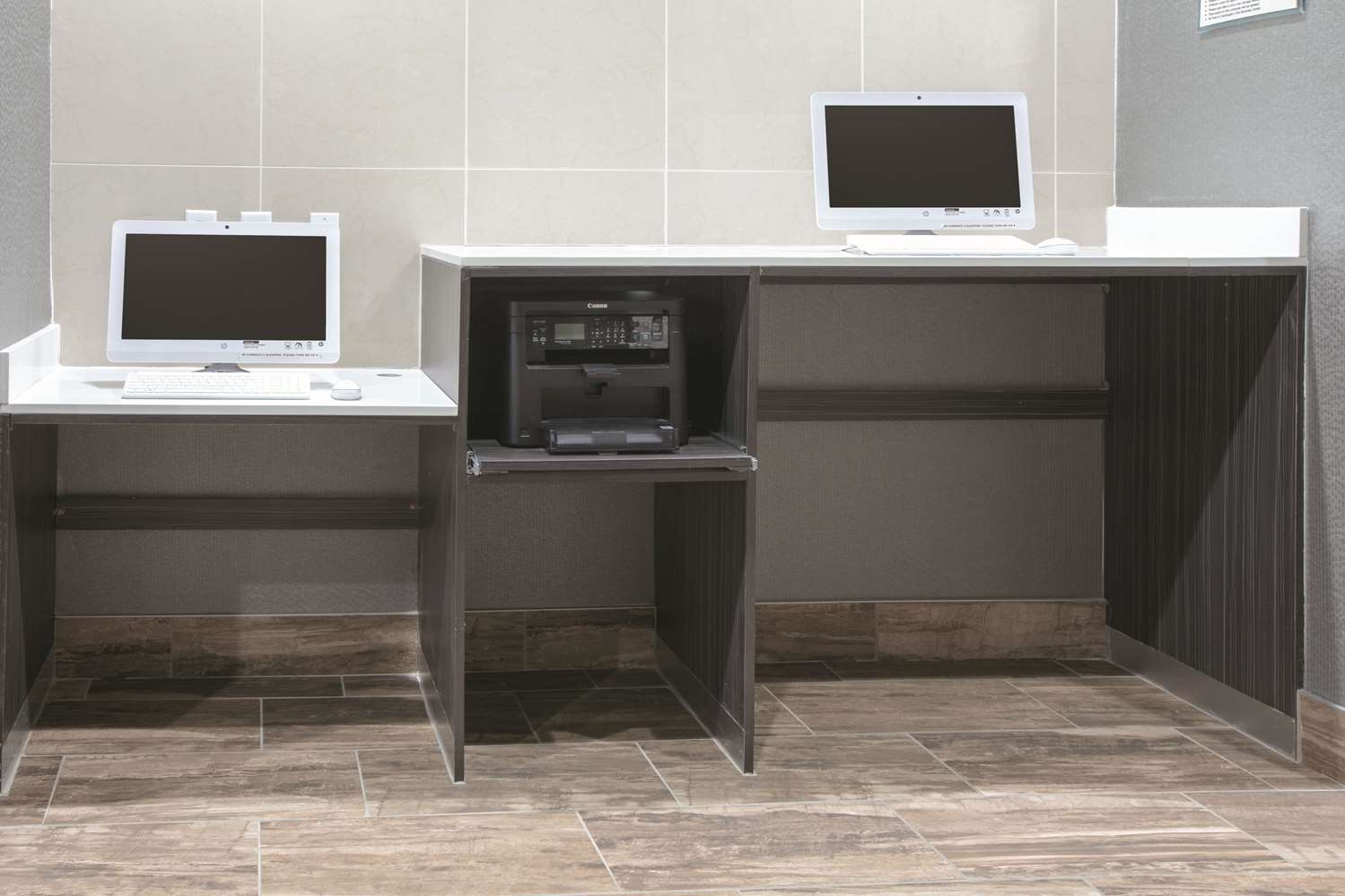 La Quinta Inn & Suites by Wyndham Amarillo Airport 13/14