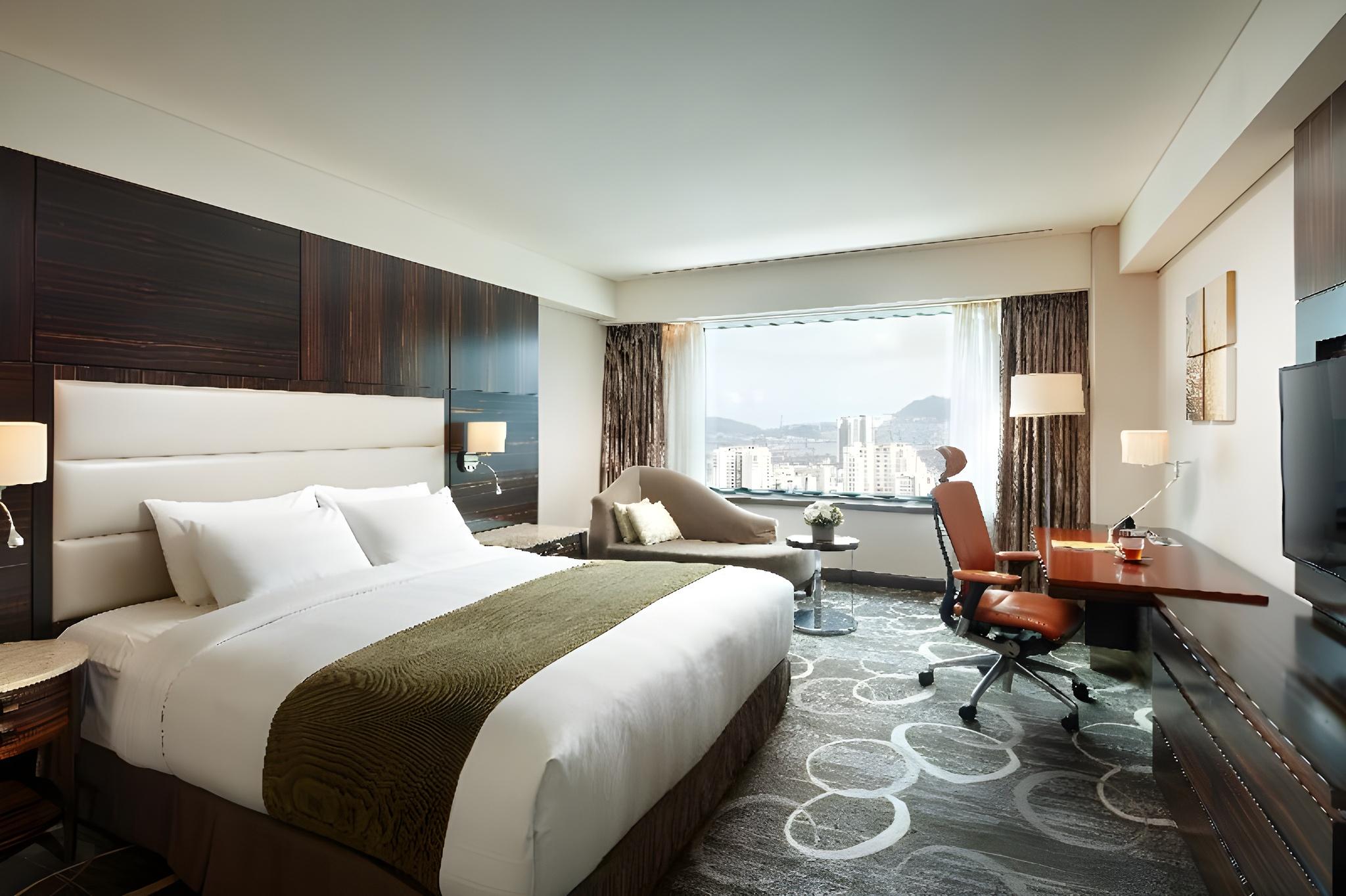 Club, King Bed