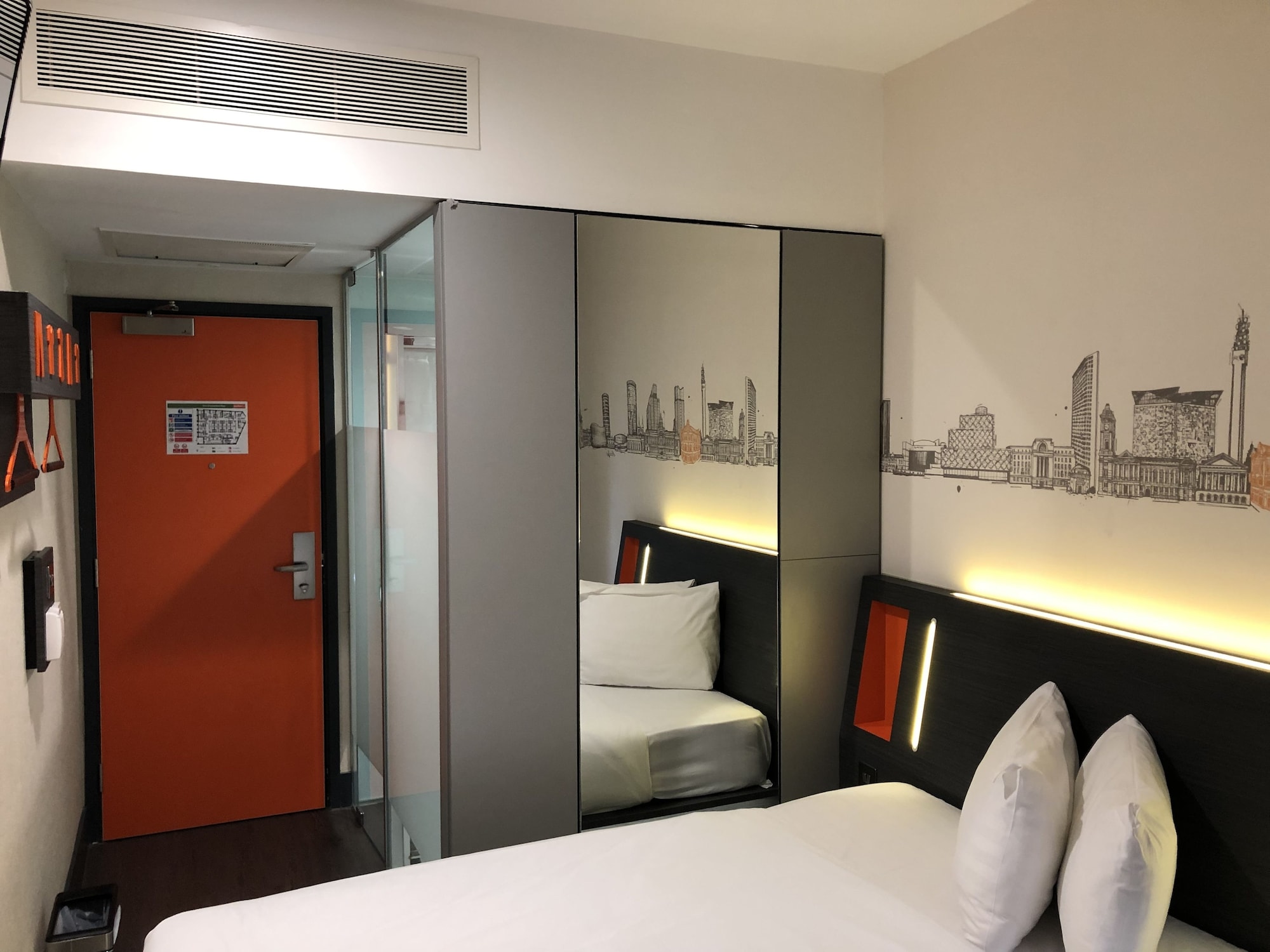 BASIC, DOUBLE BED, NO WINDOW