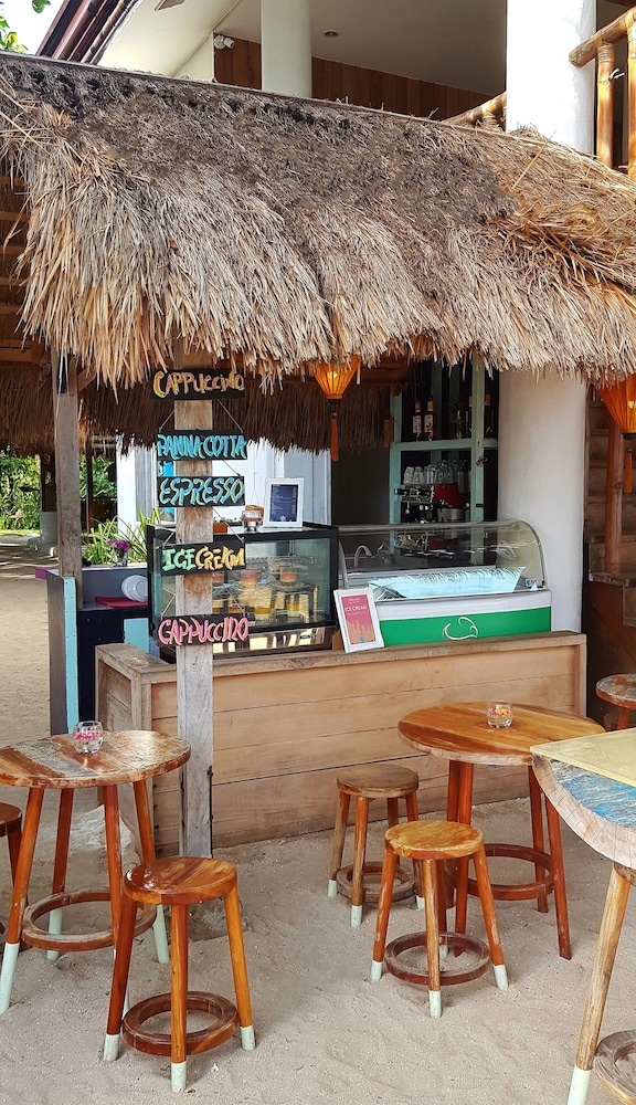 Ocean Vida Beach And Dive Resort 46/65