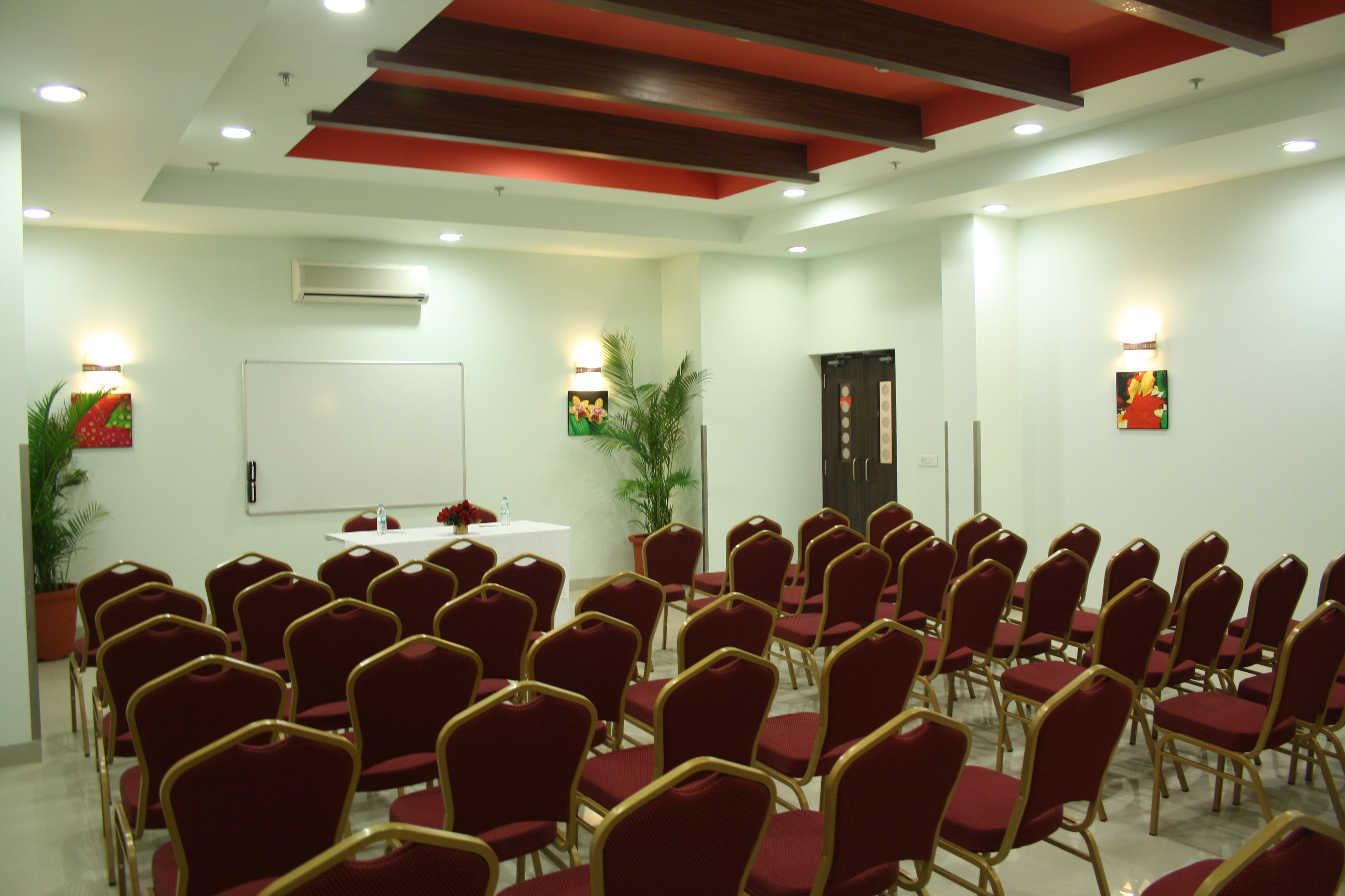 Ginger Hotel Tirupur 8/10