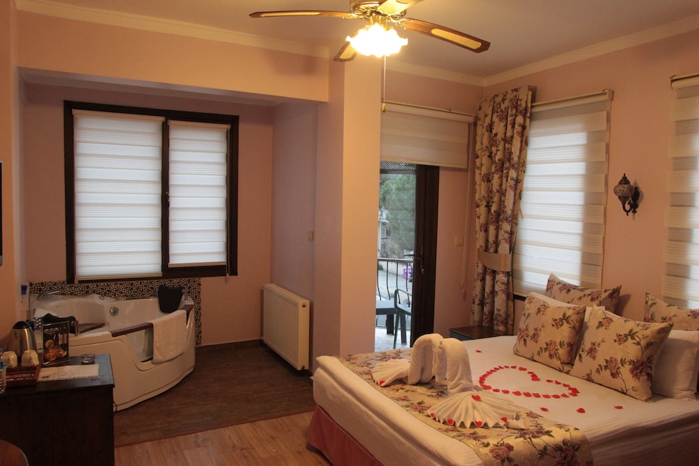Beyaz Konak Otel 20/30