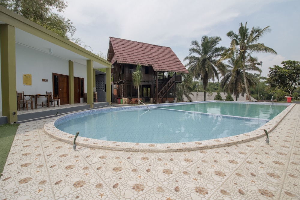 OYO 3283 Bwalk Hotel 38/40