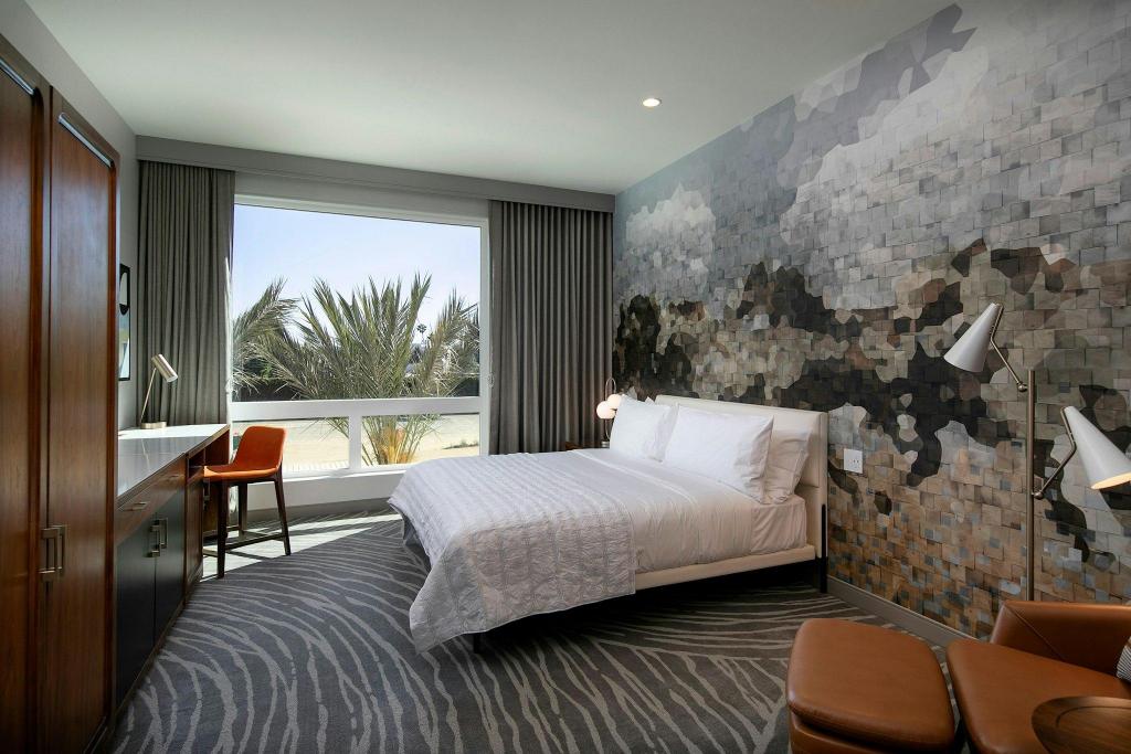 Hospitality, Suite, King Bed, Sofa