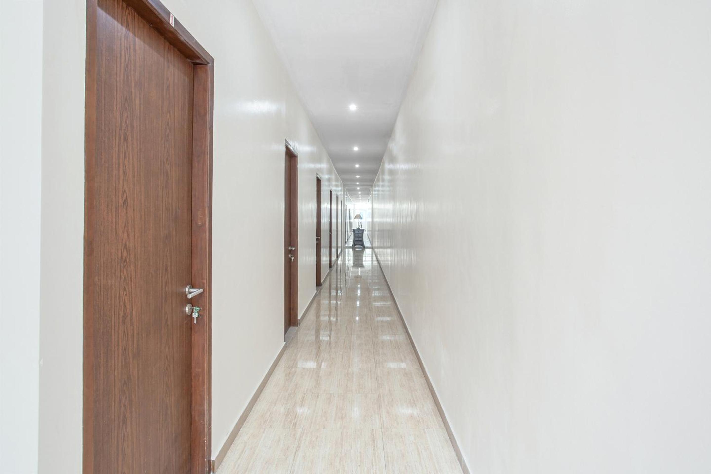 Oyo 134 Lg Residence 26/36