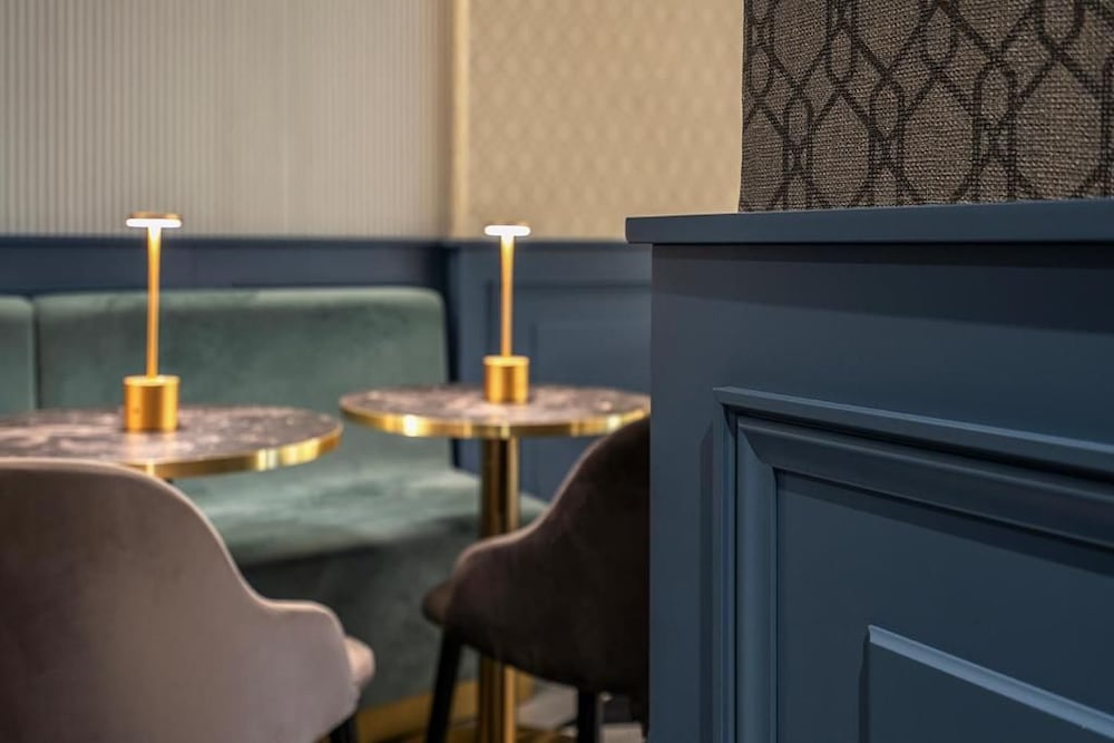 London Hotel 51/64