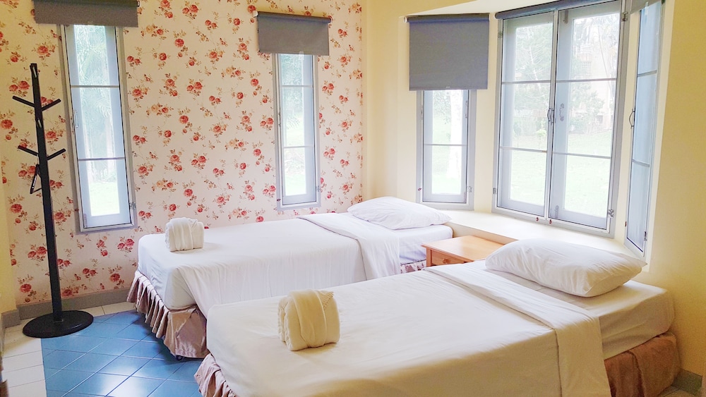 Brookside Valley Resort 19/77