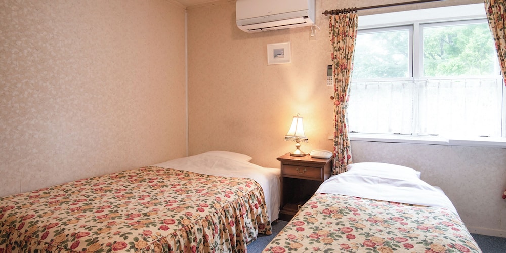 STANDARD, TWIN BEDS, MAIN BUILDING