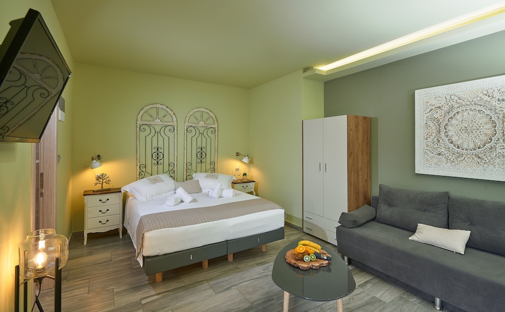 Mirabilia Boutique Hotel 32/86