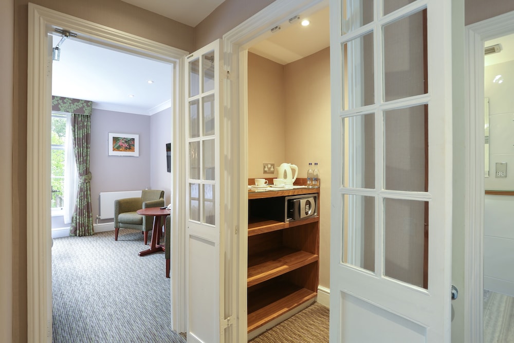 West Lodge Park Hotel 4/42