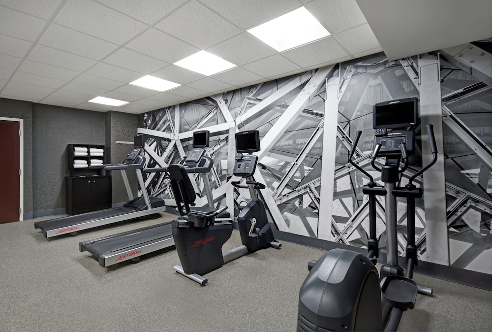 Holiday Inn Express and Suites Cincinnati Riverfront, an IHG Hotel 39/64