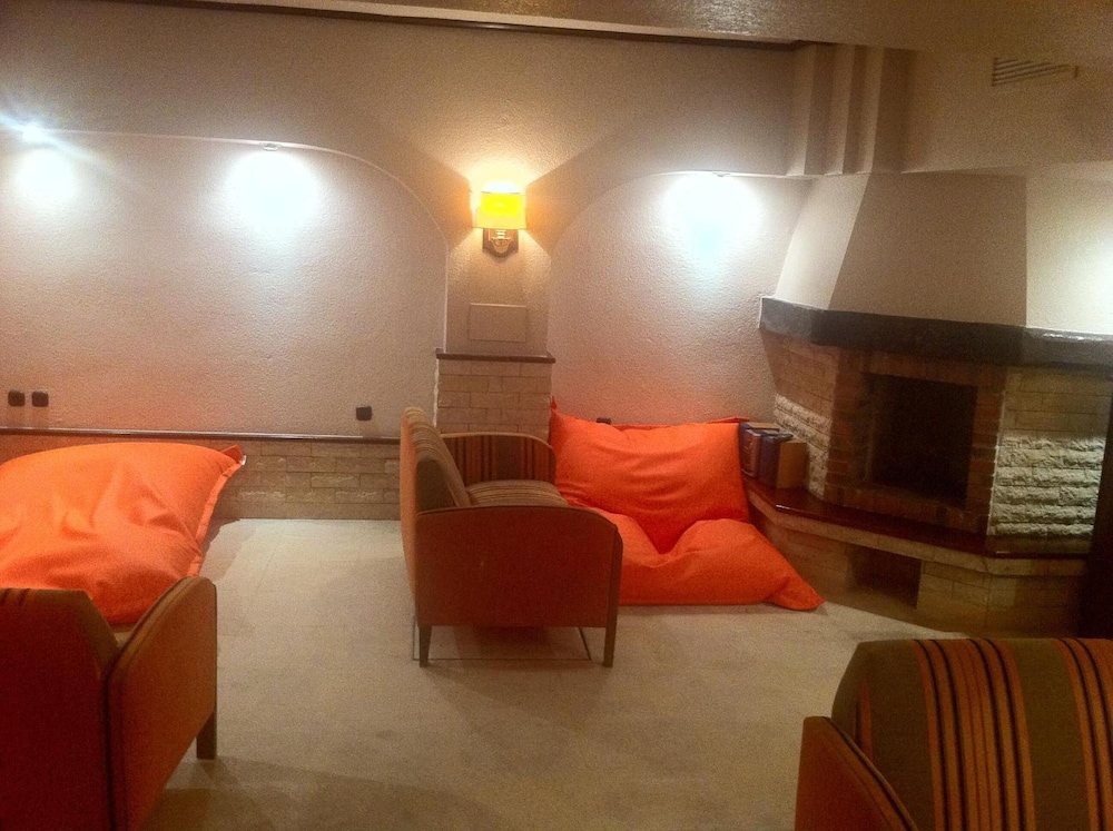 Moon Hostel Bio 26/34