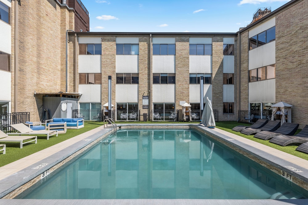 Riverwalk Plaza Hotel 24/50
