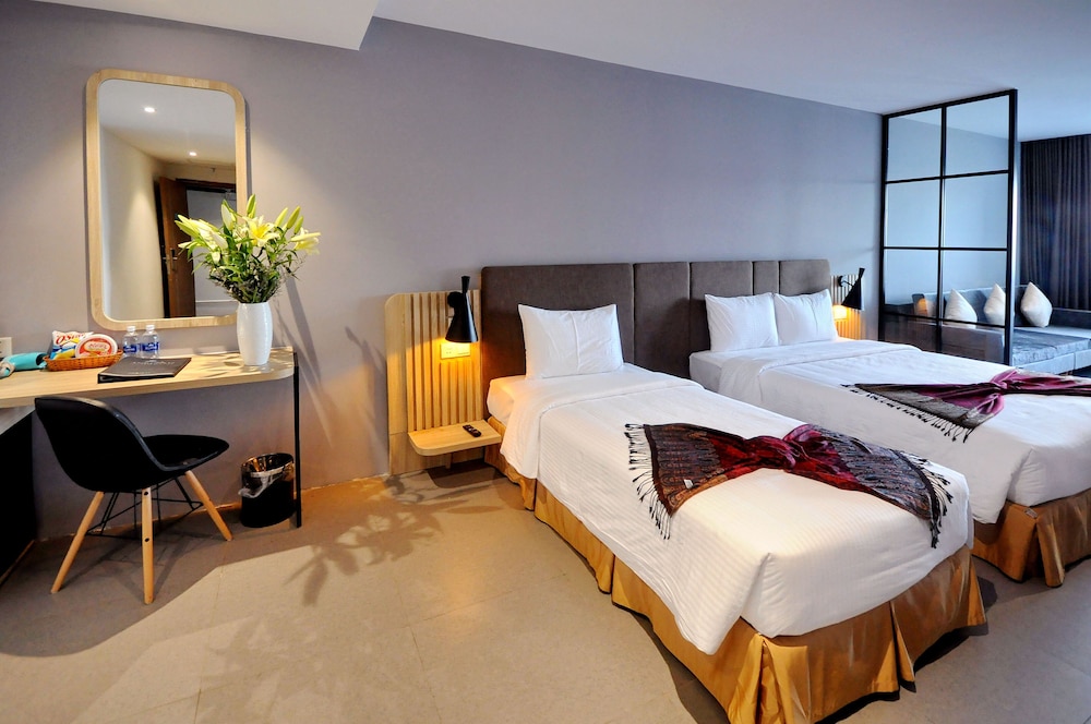 ROOM, TRIPLE