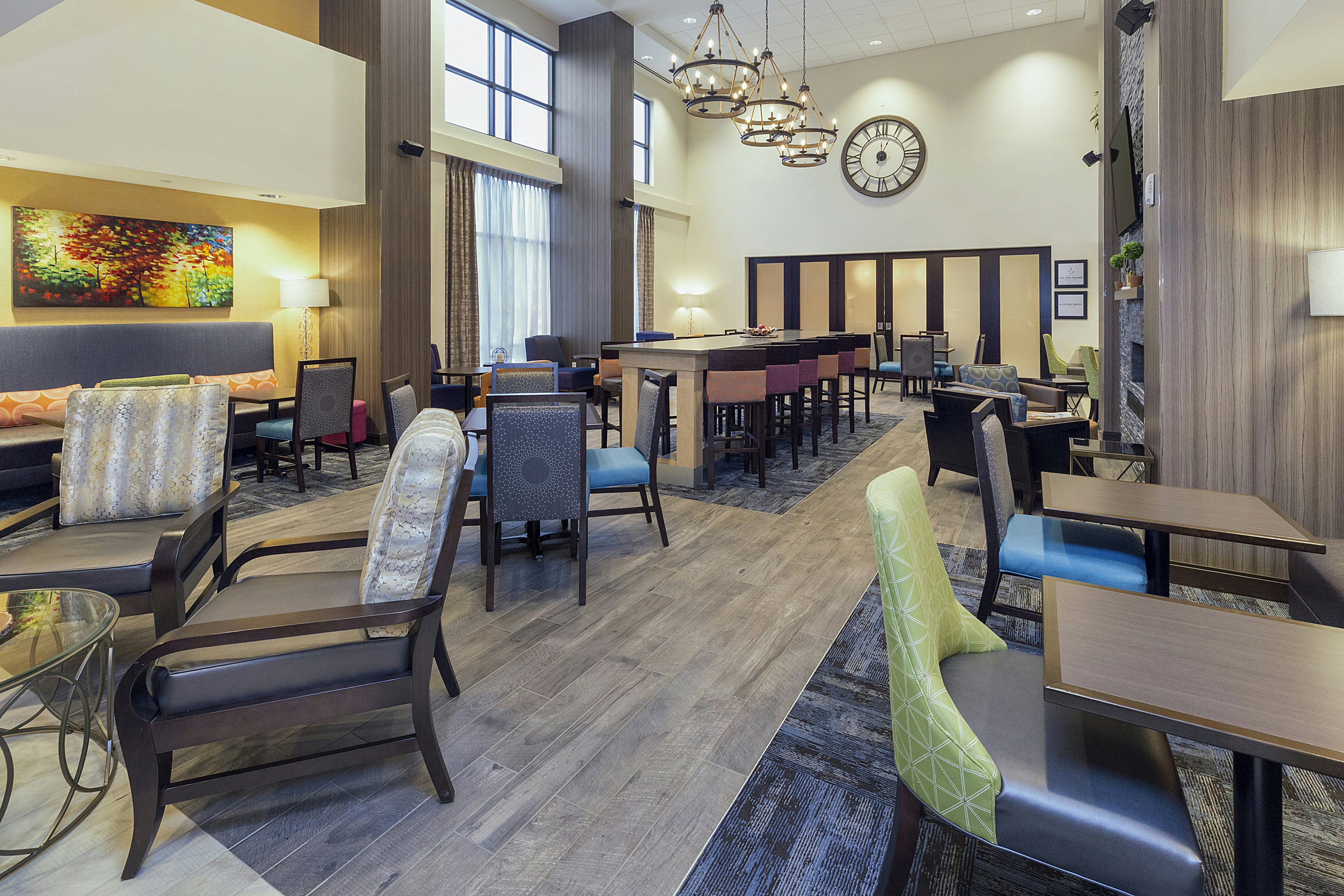 Hampton Inn & Suites Morgantown / University Town Centre 18/22