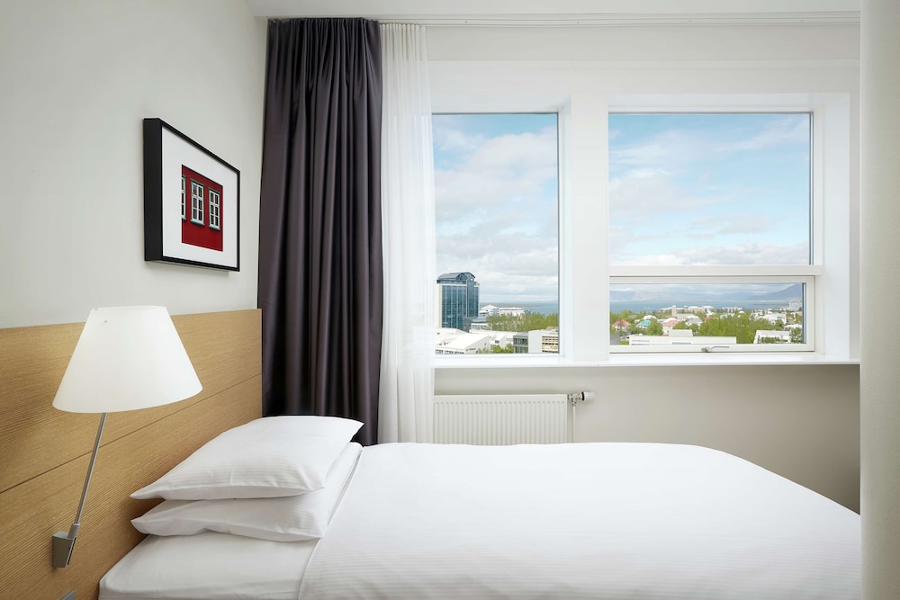 Hilton Reykjavik 10/89