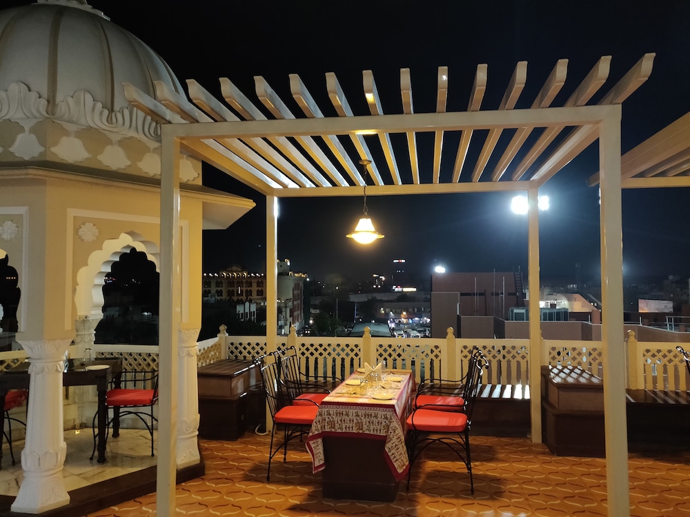 Laxmi Palace Heritage Boutique Hotel 61/65