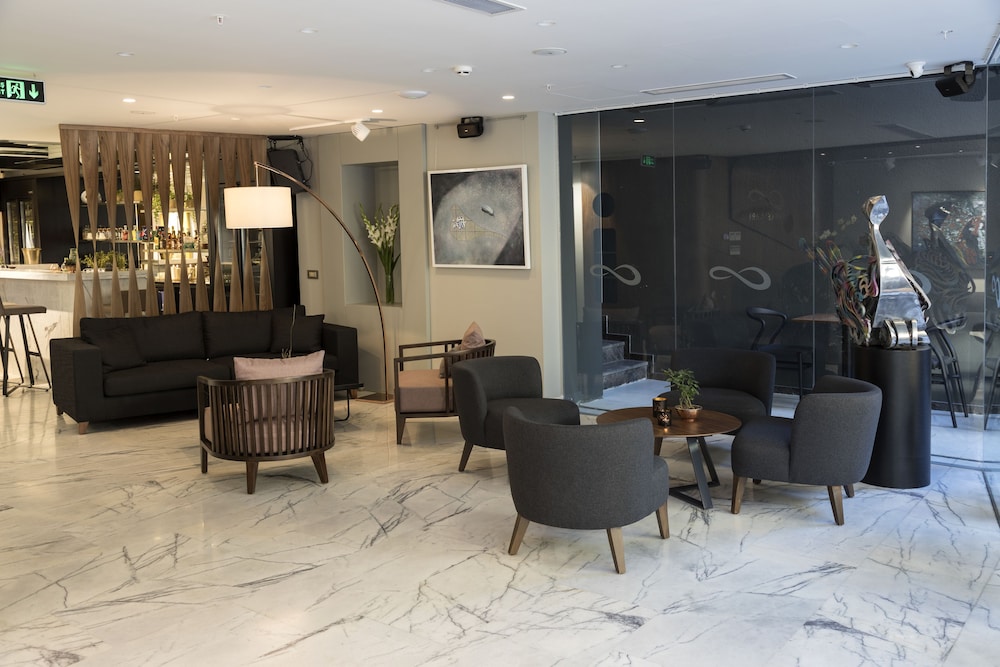 Endless Art Hotel 55/63