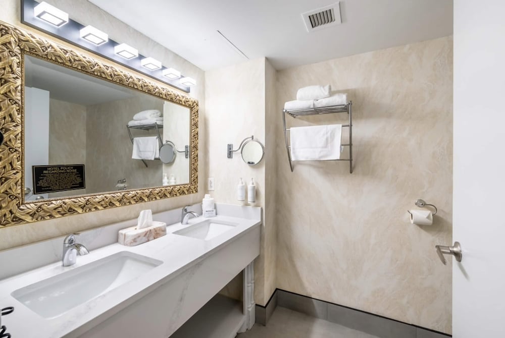 Bellissimo Hotel, Trademark by Wyndham Near Foxwoods Casino 52/53