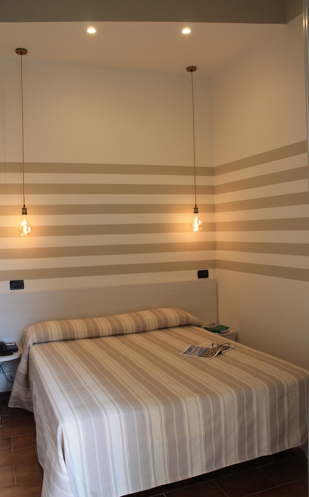 STANDARD, DOUBLE OR TWIN BED