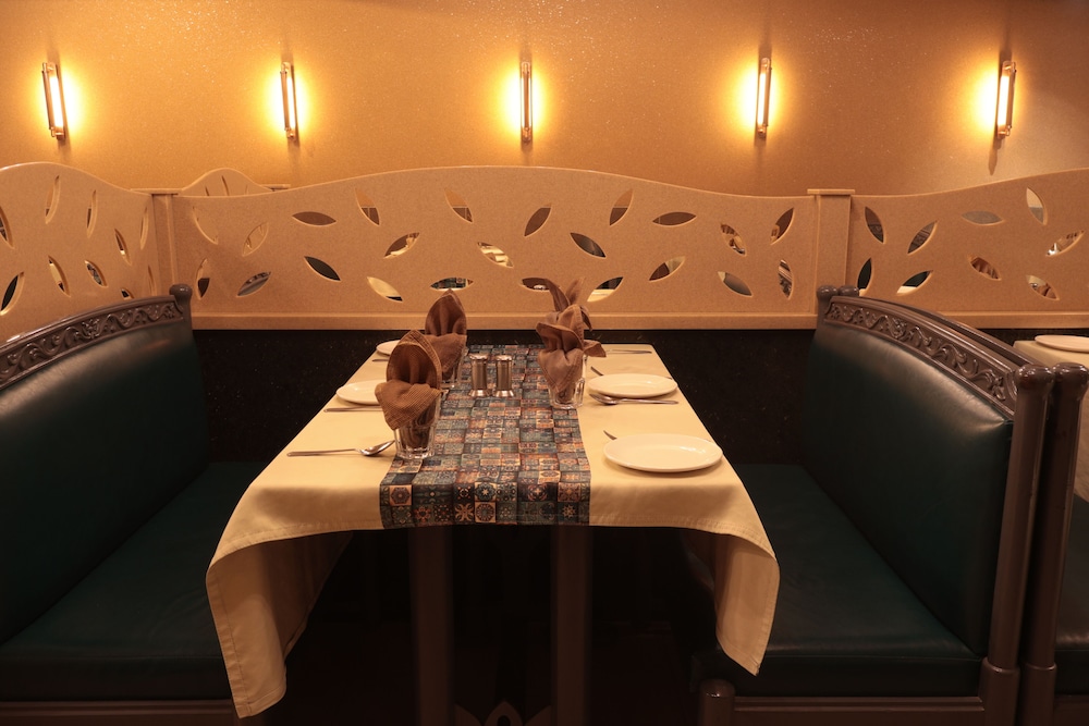 OYO Rooms Thaltej SG Highway 28/51