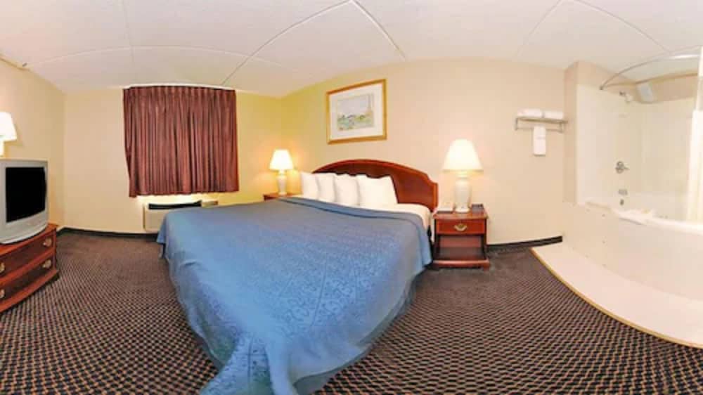 Econo Lodge Inn & Suites Waterloo Downtown 11/30