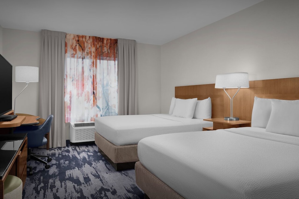 Fairfield Inn Suites Fayetteville North 15/50