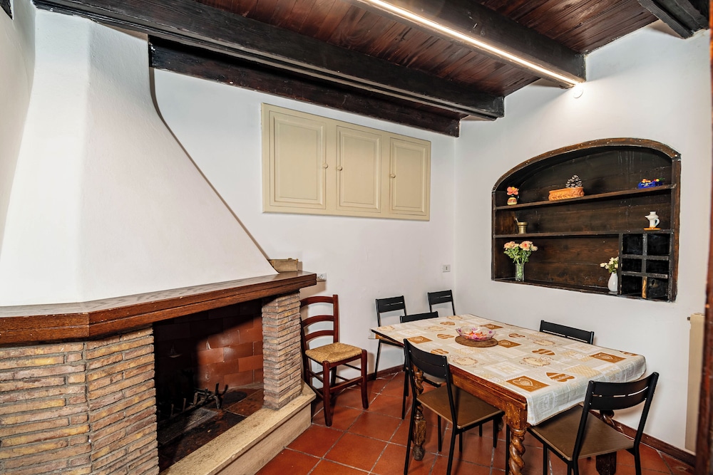 The House In Trastevere 37/48