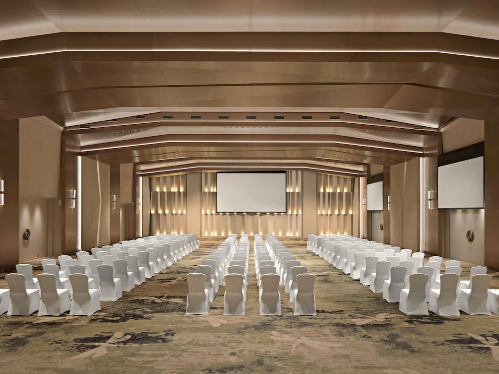 Pullman Danang Beach Resort 40/50