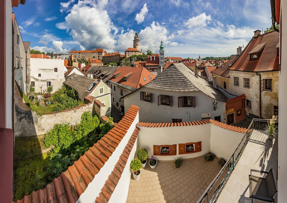 Castle View Apartments 32/35