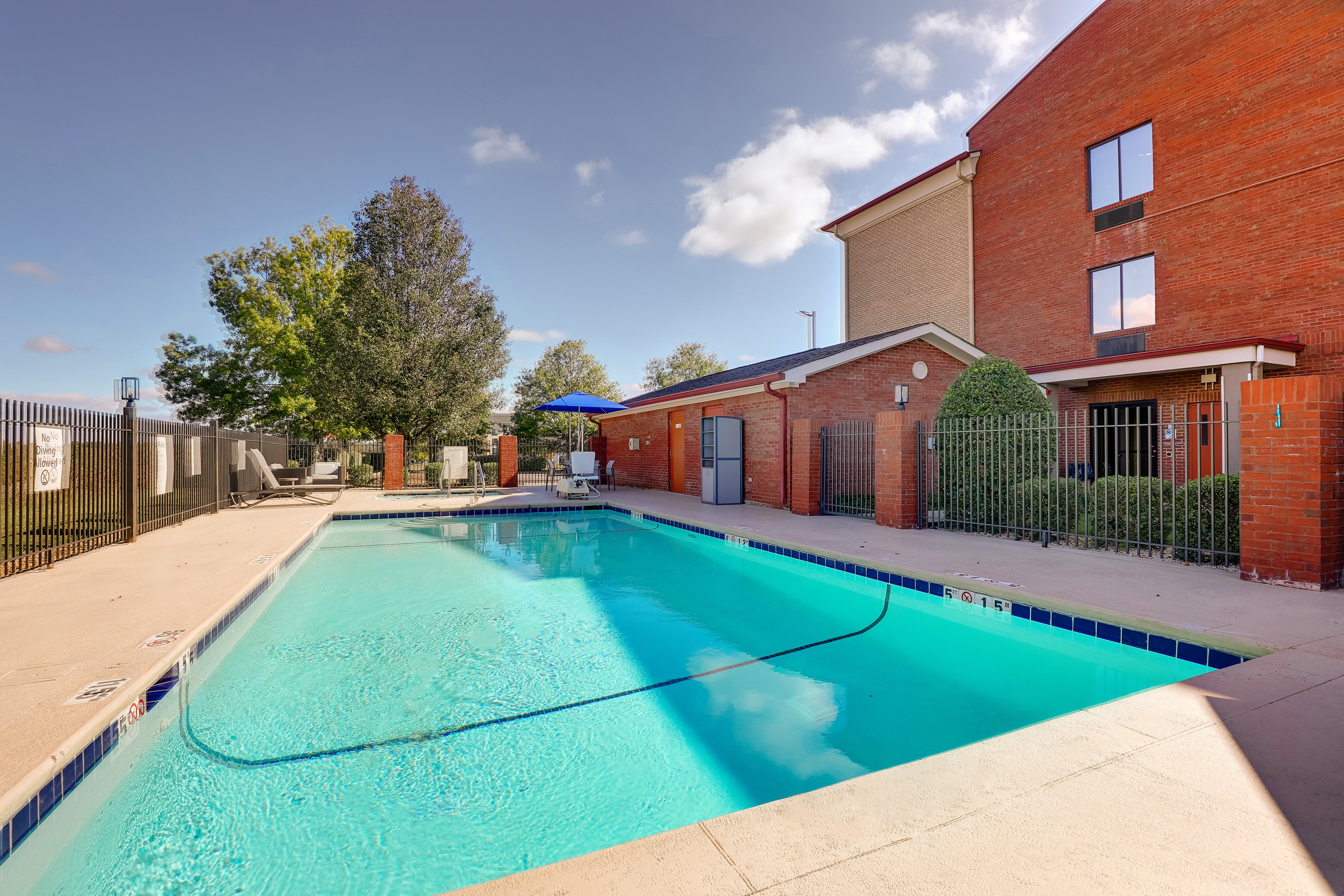 Holiday Inn Express Hotel And Suites Gadsden W Near Attalla 39/76