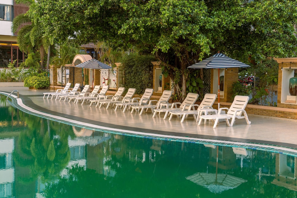 Mountain Beach Hotel 7/73