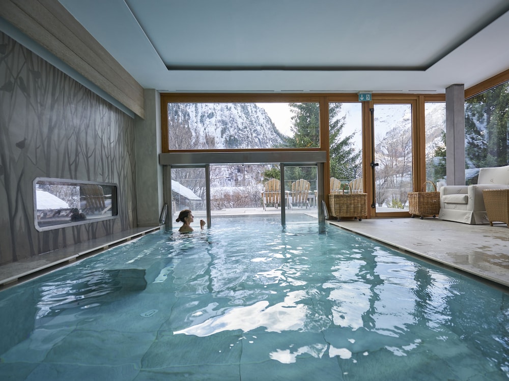 swimming pool spa