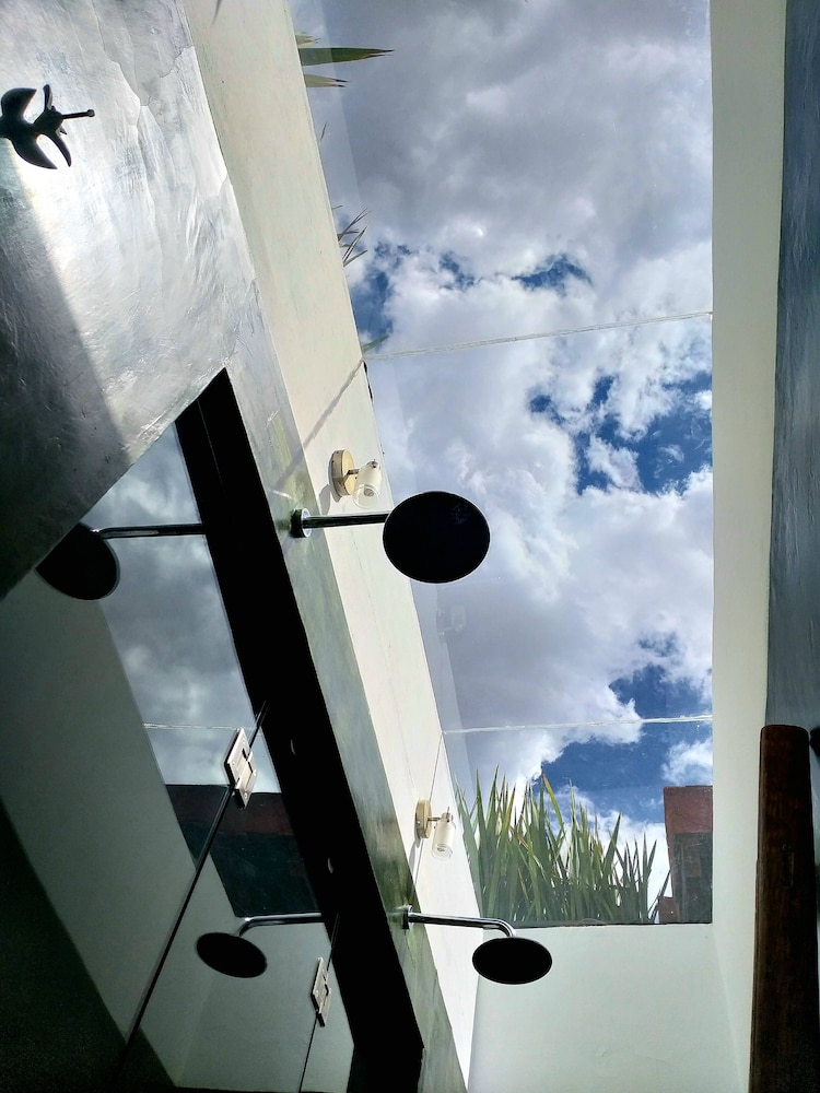 El Palomar Hotel 45/50