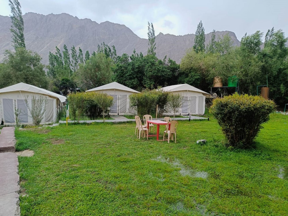 Mountain Camp 22/30