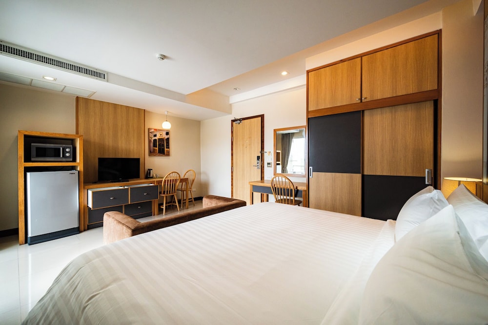 Ratana Apart-Hotel at Rassada 26/68