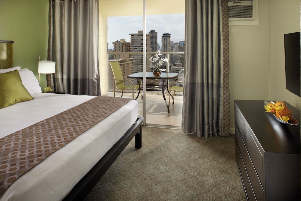 1 BEDROOM, SUITE, PANORAMIC CITY VIEW, KITCHENETTE