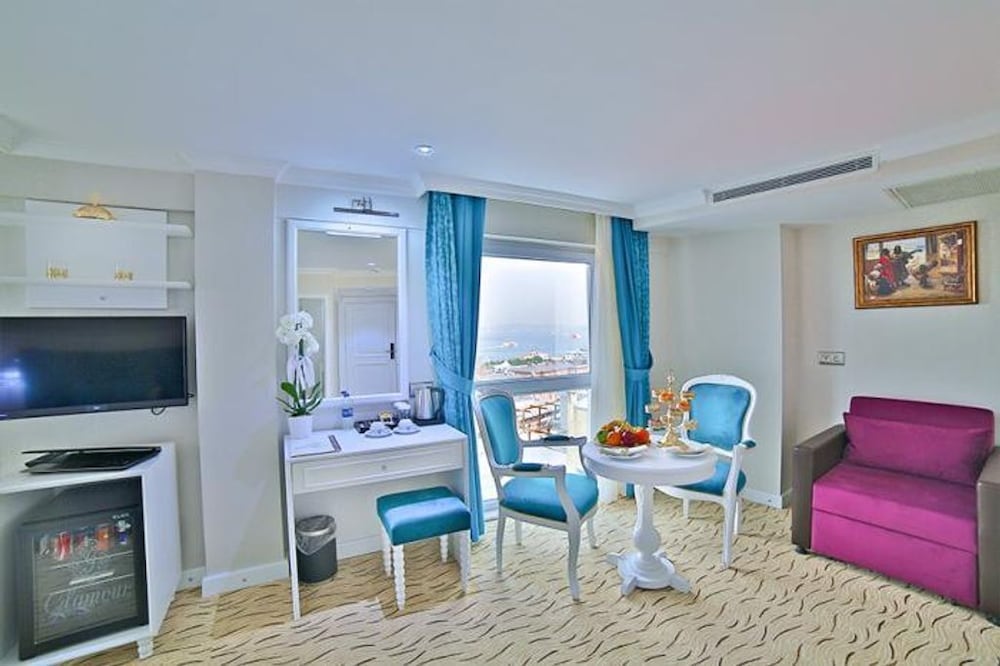 Glamour Hotel 40/49