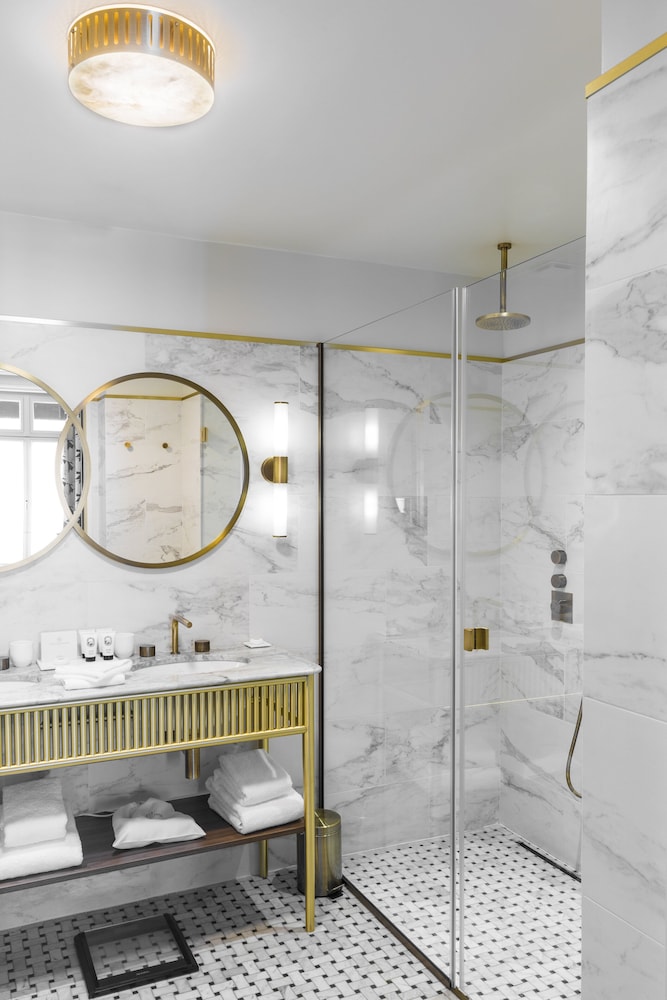 FRIENDS AND FAMILY, CONNECTING, JUNIOR SUITE, DELUXE