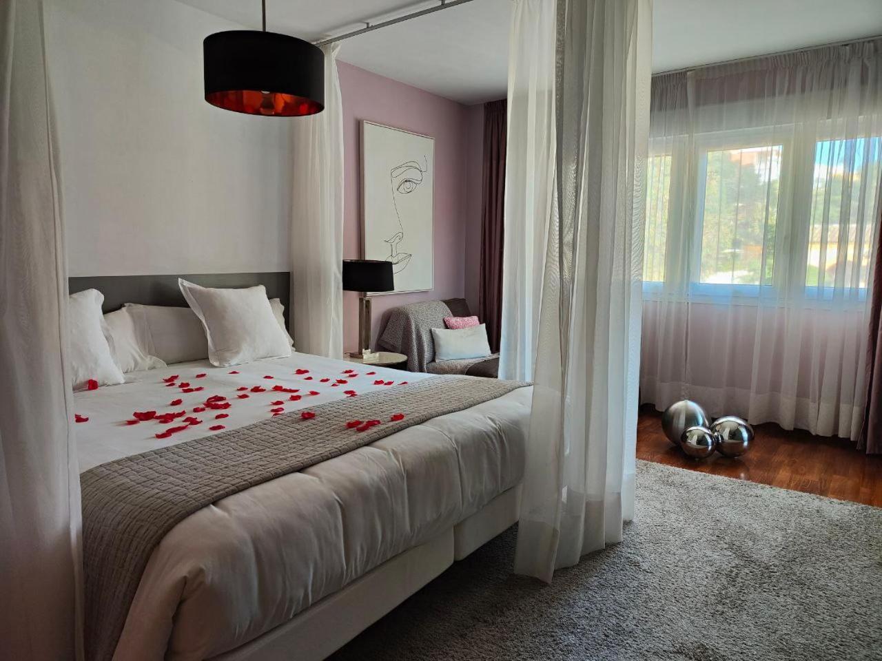 جناح، Villa Lorena Malaga 8/10