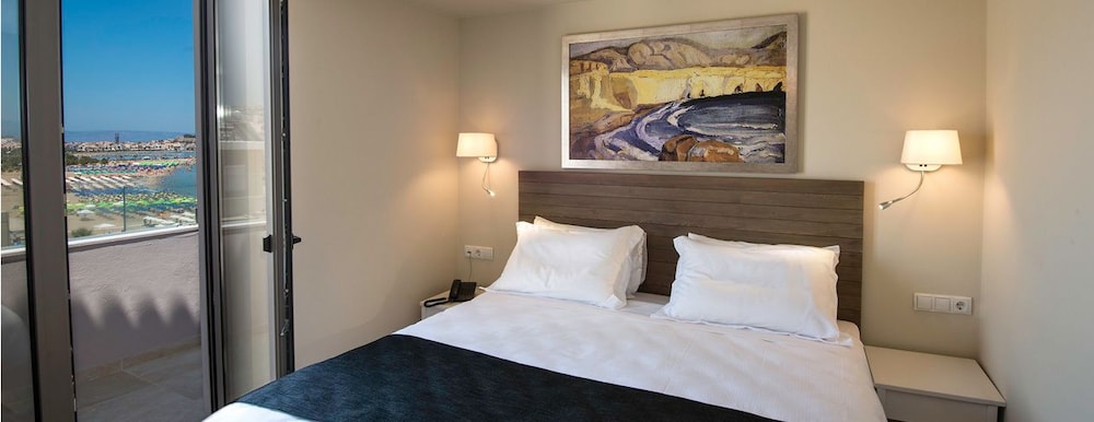 2 BEDROOMS, SUITE, SEA VIEW