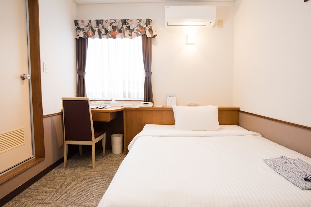 Crown Hotel Okinawa 36/75