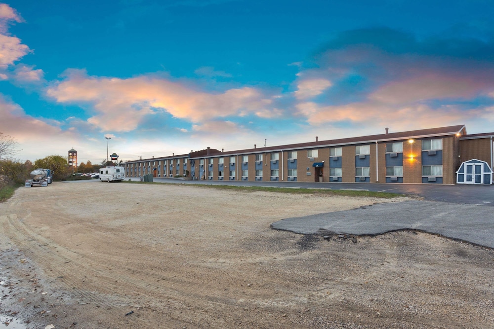 Days Inn by Wyndham Rockford 3/37