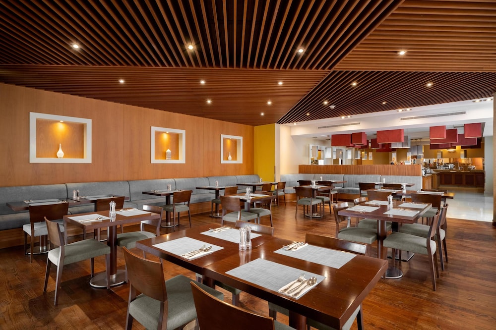 بارك إن باي راديسون الخبر(Park Inn By Radisson Al Khobar Hotel) 62/74