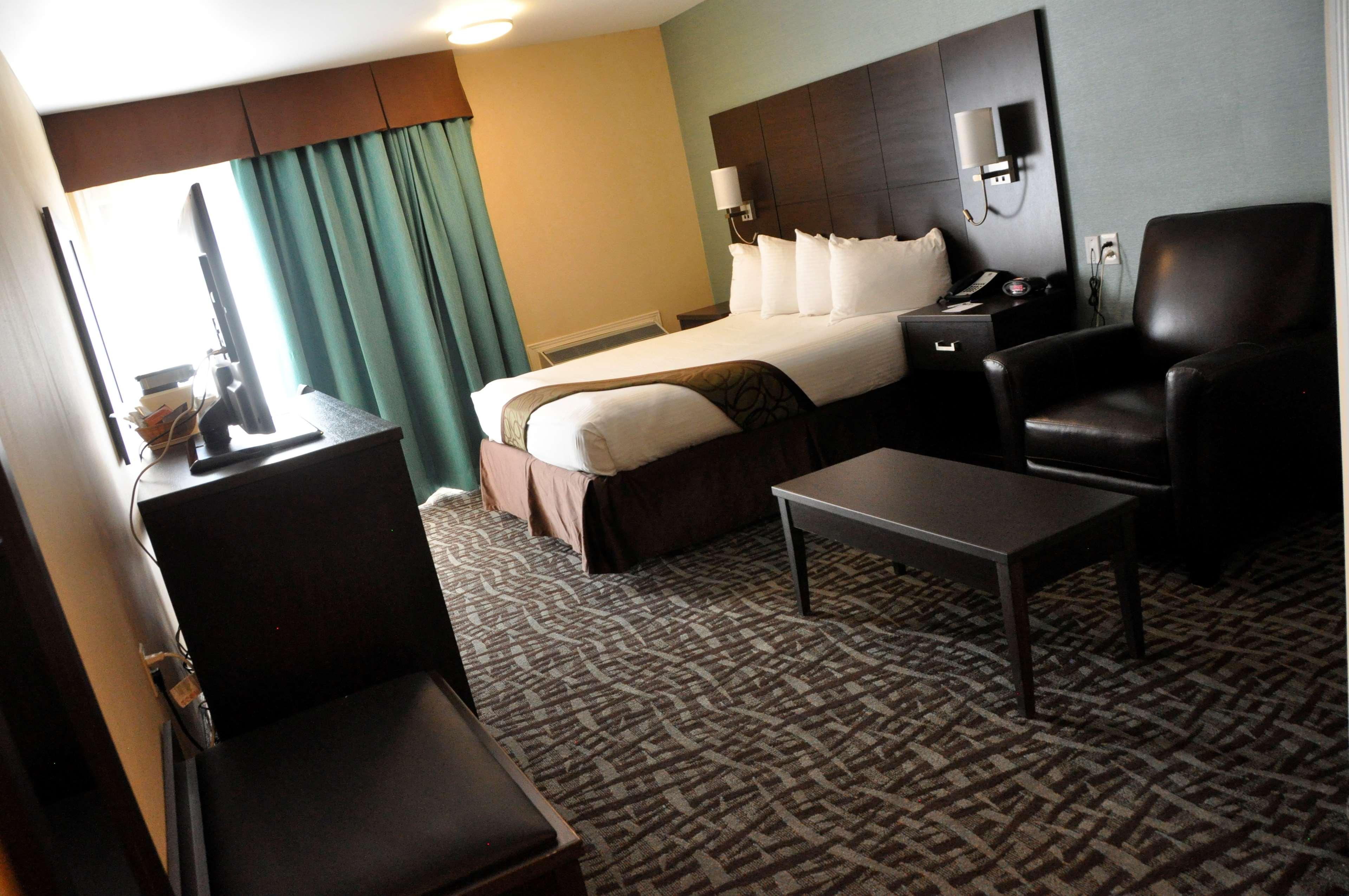 غرفة بسرير كوين لذوي الإعاقة، Best Western Plus Barrie 3/4