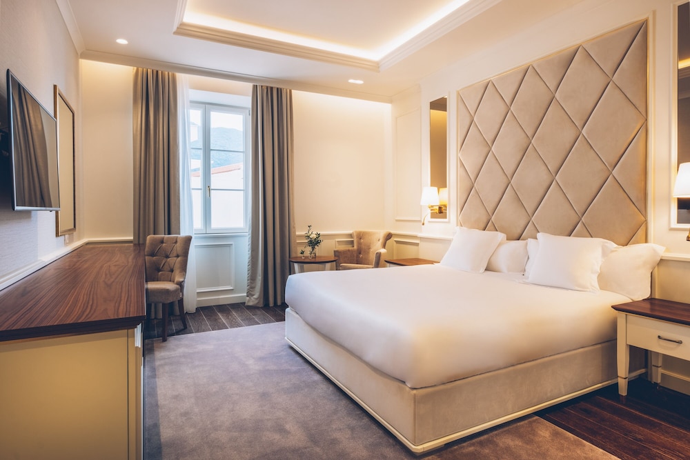 Heritage Grand Perast Hotel 13/50
