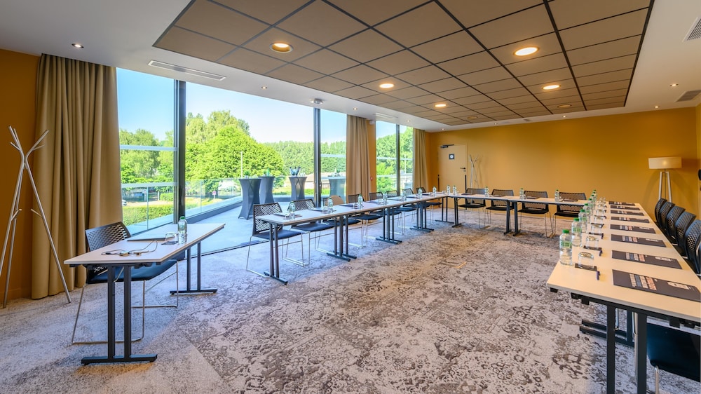 Kyriad Prestige Compiegne 32/65